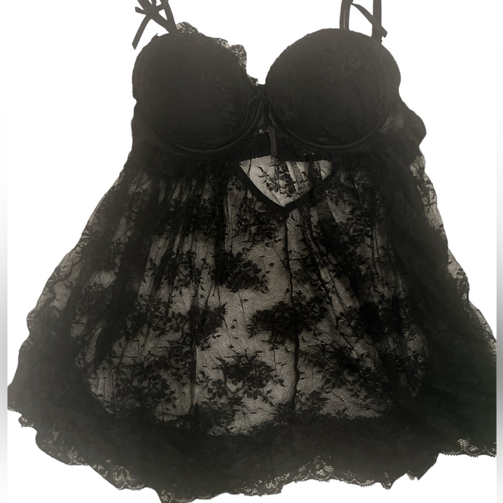 Flowing floral black lace womens lingerie